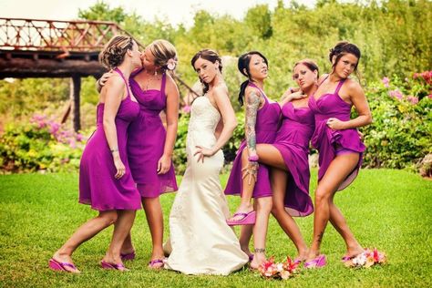 Well, this is the hottest wedding photo in history. Awkward Wedding Photos, Wedding Fail, Wedding Ceremony Ideas, Funny Wedding Photos, Bridesmaids Photos, Wedding Humor, How To Pose, Brides And Bridesmaids, Wedding Pics