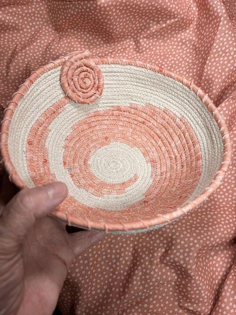 Rope Bowls With Fabric, Rope Bowls Ideas, Rope Bowls, Coiled Fabric Basket, Rope Baskets, Fabric Basket, Rope Crafts, Rope Basket, Fabric Baskets