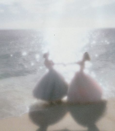 Princess And The Pauper, Barbie Princess, Princess Aesthetic, Vintage Grunge, Barbie Movies, The Villain, The Ocean, Fairy Tales, Art Photography