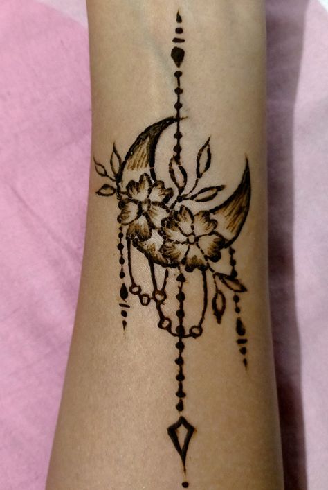 Henna With Moon Design, Henna Art Simple Tattoo Ideas, Moon Mehendi, Marudhani Designs, Arm Doodles, Forearm Henna, Henna Moon, Henna Butterfly, Arm Henna