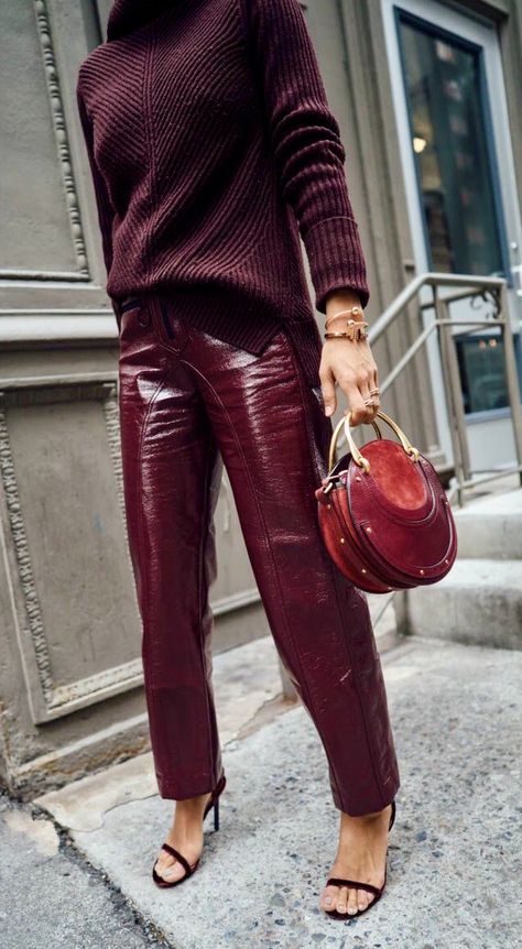 Lederhosen Outfit, Monochromatic Fashion, Burgundy Outfit, Burgundy Pants, Leather Pants Outfit, Song Of Style, Monochrome Fashion, Looks Street Style, Leather Trousers