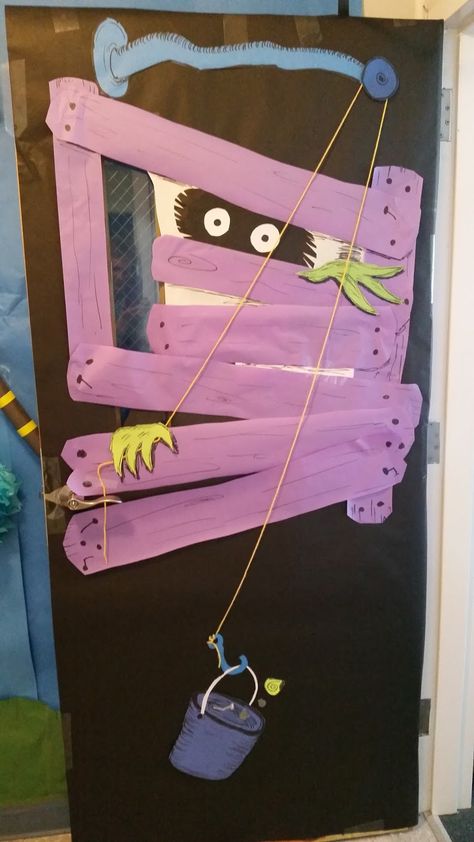 Lorax Door Decoration, Lorax Craft, Dr Seuss Classroom Door, Lorax Party, Halloween Classroom Door, Dr Seuss Classroom, Dr Seuss Crafts, Seuss Classroom, Seuss Crafts