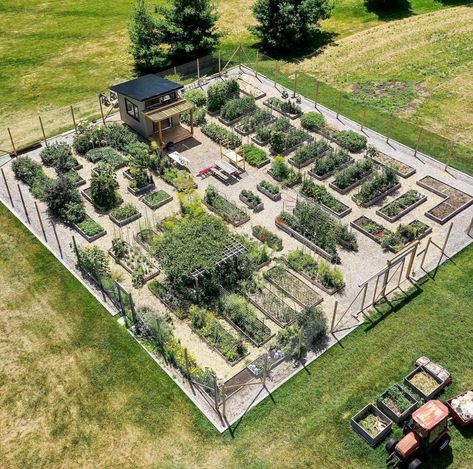 Compost Bins, Farm Layout, Homestead Gardens, Backyard Greenhouse, Farm Design, Vegetable Garden Design, Backyard Garden Design, Tea Garden, Community Gardening