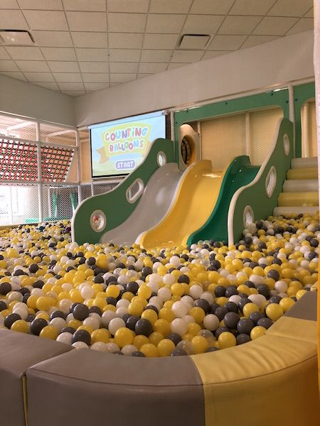 The Complete List of Columbus Play Cafes Cafe With Play Area, Kids Club Ideas, Play Cafe Ideas, Indoor Play Area For Kids, Indoor Play Cafe, Child Care Center Design, Kindergarten Classroom Design, Kids Play Centre, Indoor Playground Design