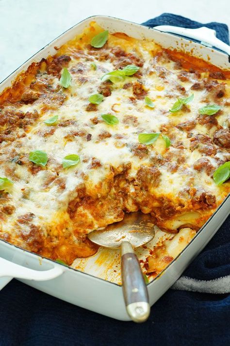 Bake the best lasagna with ricotta bechamel using this lasagna recipe! You will love baking this pasta dish using ground sirloin, ground Italian sausage, ricotta cheese, mozzarella cheese, parmesan cheese, and lasagna noodles. This classic pasta recipe is a great weeknight dinner or potluck dish! Recipe With Ricotta, Bechamel Recipe, Lasagna With Ricotta, Lasagna Recipe With Ricotta, Best Lasagna, Best Lasagna Recipe, Sausage Lasagna, Classic Lasagna, Ground Italian Sausage