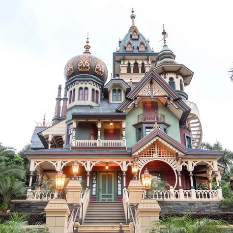 Mystic Manor Hong Kong, Mini Mansions Homes, Mystical House, Mystic Manor, Ireland Houses, Hidden Mickeys, Mansion Exterior, Victorian Style Homes, Mansion Designs