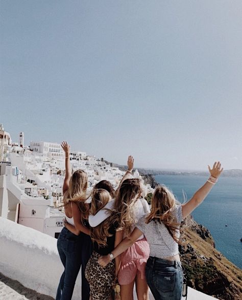 Girl best friends traveling Earning Apps, Marketing Affiliate, Italy Aesthetic, Cute Friend Pictures, Best Friend Goals, Friend Photoshoot, Best Friend Pictures, 인물 사진, Summer Pictures