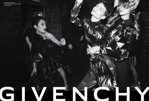 Givenchy Fall 2018. #Givenchy #Givenchyadcampaign #GivenchyFall2018 Grunge Party, Clare Waight Keller, Givenchy Clothing, Matthew Williams, Campaign Fashion, Fashion Magazine Cover, Steven Meisel, Ad Campaigns, Fashion Photography Inspiration