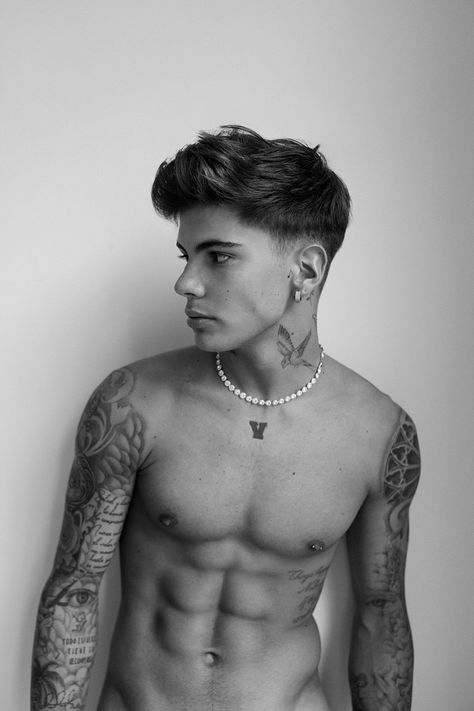 Victor Perez, Top Haircuts For Men, Pompadour Haircut, Modern Pompadour, Tattoo Inspiration Men, Faded Hair, Boy Photography Poses, Trending Haircuts, Famous Men