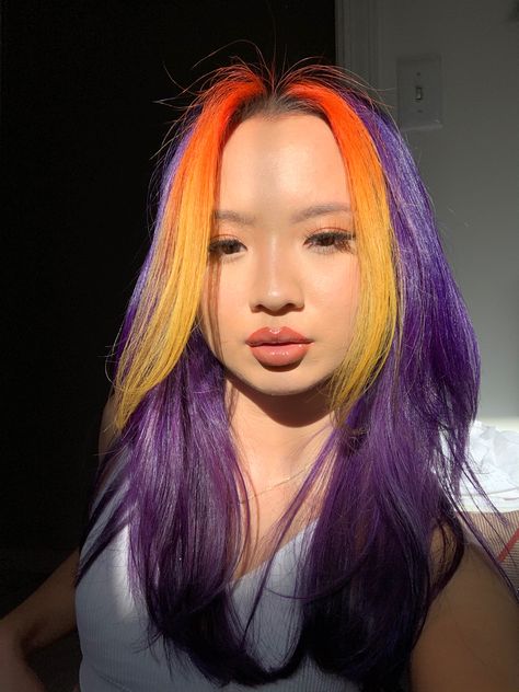 Purple hair with neon yellow and orange money pieces. Edgy hair Purple And Orange Hair, Neon Hair Color, Yellow Hair Color, Split Dyed Hair, Neon Hair, Money Piece, Split Hair, Pretty Hair Color, Purple And Orange