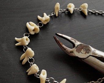 Bones Jewelry, Curiosities Cabinet, Teeth Necklace, Gothic Jewellery, Human Teeth, Weird Jewelry, Taxidermy Art, Vulture Culture, Tooth Gem