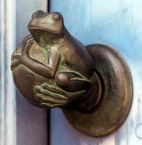 helen warlow on Twitter: "Few door furniture pictures. Love the delicate trees but my favourite has to be the frog.… " Doorknob Aesthetic, Quirky House, Grandma House, Future Decor, Door Knobs And Knockers, Whimsical Furniture, Cool Doors, Funky Decor, Horror House