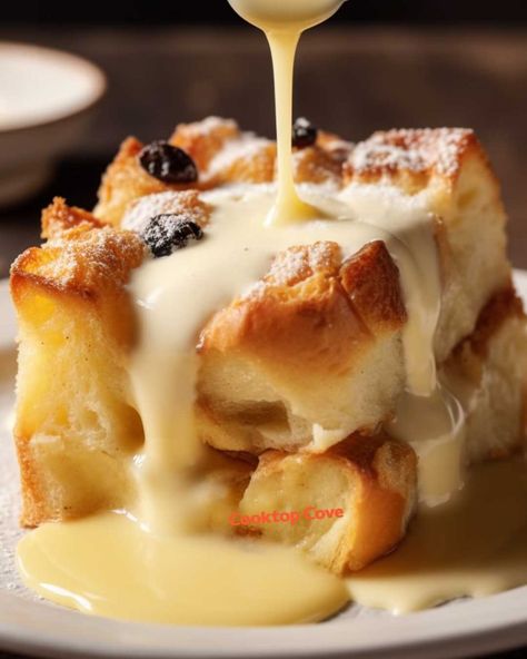 My hubby loves waking up to this heavenly bread pudding. It's his favorite in the morning, esp on Christmas day Bourbon Bread Pudding Recipe, Louisiana Bread Pudding Recipe, Slow Cooker Bread Pudding, Bread Pudding With Vanilla Sauce, Puding Roti, Old Fashioned Bread Pudding, Slow Cooker Bread, Vanilla Bourbon, Bourbon Glaze