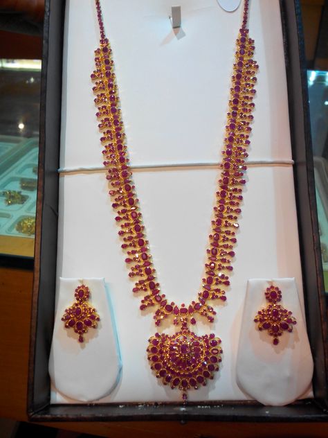 Kempu Necklace Indian, Kempula Haram Designs Gold, Kempu Necklace Gold, Kempula Necklace Designs, Ruby Haram Designs, Kempula Haram Designs, Necklace Set Gold Wedding Jewelry, Ruby Necklace Indian Gold, Ruby Haram