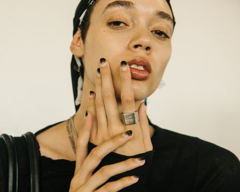 The Prettiest Nail Trends At NYFW S/S 2023 Best Nail Trends, Freckle Pen, Vampy Nails, Nails 2023 Trends, Preppy Trends, Runway Nails, Ombre Chrome Nails, Tropical Vacation Nails, Looks For Spring