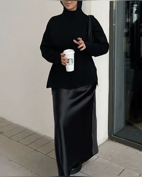 Skirts Outfits Long, Doc Martens Outfit Hijab, Hijabi Professional Outfits, Bussines Woman Aesthetic Outfit, Hijab Outfit Aesthetic, Elegant Skirt Outfits, Modest Winter Outfits, Aesthetic Hijab, Outfit Modest