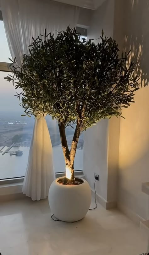 Fancy Salon, Penthouse Room, Los Angeles Penthouse, Interior Tree, London Penthouse, Miami Chic, Living Room Comfortable, Interior Design Boutique, تحت الدرج