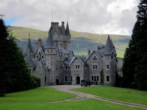 Ardverikie House | © Dallas Epperson/Flickr Inverness Scotland, Urquhart Castle, Old Castle, Castle Mansion, Abandoned Castles, Scotland Castles, Scottish Castles, Castle House, Beautiful Castles