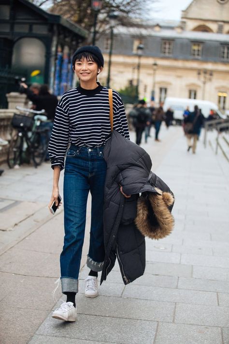 Socks Outfit Sneakers, Mama Fashion, Outfits With Striped Shirts, Dressing Tips, Remain Silent, Paris Couture, Sneakers Street Style, Sock Outfits, Street Snap