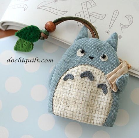 Totoro Bookmark, Sulaman Pita, Key Pouch, Key Bag, Key Cover, Cat Crafts, Key Covers, Felt Fabric, Diy Projects To Try