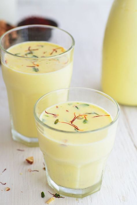 Kesar Badam Milk is a refreshing and nourishing drink which is very good for kids as well as for adults. Here is a simple recipe to make Kesar Badam Milk. #Indian #Drink #Beverage #Saffron #Summer #Cooler #Healthy Kesar Badam Milk, Masala Milk Recipe, Smoothie Almond Milk, Badam Milk Recipe, Badam Milk, Indian Drinks, Milkshake Recipes, Super Easy Recipes, Indian Desserts