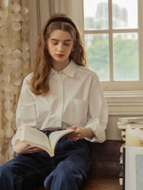 [LENINA르니나]NANCY daily cotton stripe shirt_WHITE Outfits With Striped Shirts, 90s Inspired Outfits, Parisian Chic Style, Cute Shoes Heels, Casual College Outfits, German Fashion, Photography Posing Guide, Tshirt Outfits, 가을 패션