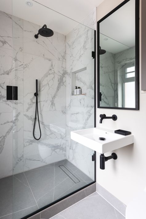 Bathroom Renovation 2023, Bathroom Simple, Black White Gray Master Bath, Bathroom Ideas Modern Contemporary, Grey And White Bathroom, Bathroom Redecorating, Bathroom Design Styles, Guest Bathroom Decor, Full Bathroom Remodel