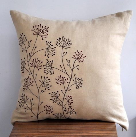 Cushion Embroidery, Sewing Pillows, Embroidered Cushions, 자수 디자인, Diy Pillows, Embroidered Pillow, Cushion Design, Embroidery Inspiration, Embroidery And Stitching