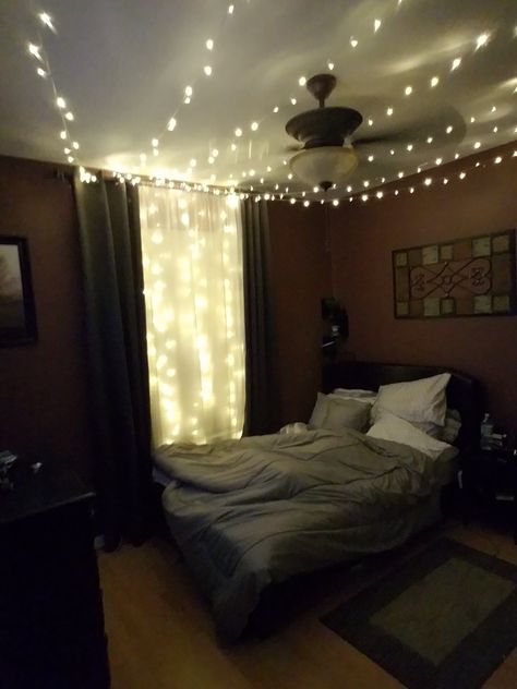 Fairy Lights On Ceiling, Lights On Ceiling, Bedroom Fairy Lights, Gray Room, Fairy Lights Bedroom, Grey Room, Home Decor Quotes, Home Decor Paintings, Bedroom Inspo