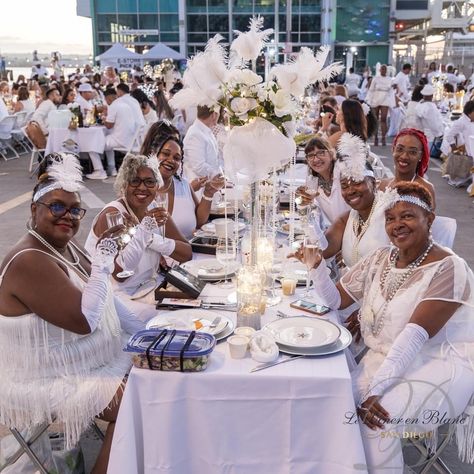 Diner En Blanc Outfit Woman, Diner En Blanc Table Ideas, Harlem Nights Theme, White Party Theme, Harlem Nights, Birthday Picnic, All White Party, Picnic Ideas, Birthday Party Tables