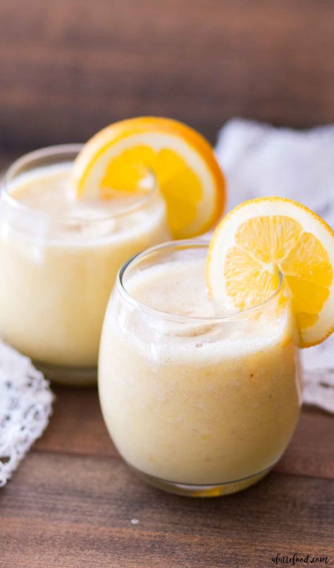 This Fresh Orange Smoothie Recipe is only 4-ingredients, making it a perfect choice for a quick-and-easy breakfast! Plus, it’s a healthy breakfast recipe packed with vitamin-C so not only does it taste great, it will also help you to keep feeling great! Orange Creamsicle Smoothie, Orange Smoothie Recipes, Creamsicle Smoothie, Smoothie King, Orange Julius, Orange Smoothie, Orange Creamsicle, Fresh Orange, Strawberry Smoothie