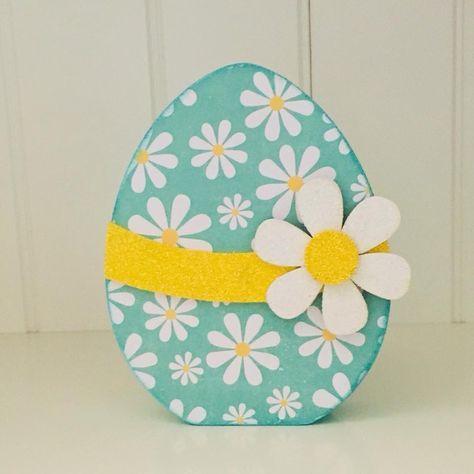 Easter Egg Wood Crafts, Wooden Easter Eggs Diy Wood Crafts, Painted Wooden Easter Eggs, Wooden Easter Crafts, Wood Easter Eggs, Wooden Easter Eggs, Easter Wood Crafts, Easter Door Hanger, Easy Easter Crafts