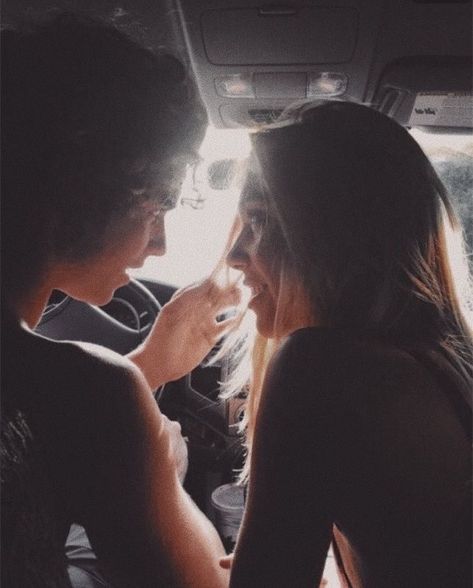 Sarah Johns, Teenage Couples, Funny Sms, John B, Couple Goals Teenagers, Couples Vibe, Teen Love, Goals Pictures