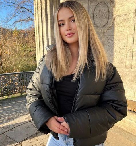 #BlondeHairGoals #BlondeTransformation #HairMakeover #BlondeBeauty #BlondeAmbition #HairInspo #BlondeBombshell #BlondeJourney #NewHairWhoDis #BlondeVibes #HairTransformation #BlondeLife #BlondeHighlights #BlondeObsessed #BlondeMagic Blonde Hair Goals, Beige Blonde Hair, Blonde Hair Makeup, Blonde Hair Transformations, Music Instagram, Beige Blonde, Blonde Hair Inspiration, Pretty Hair Color, Blonde Hair Looks