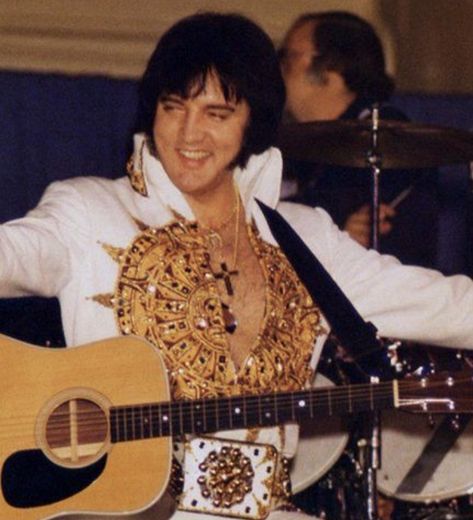 Elvis Presley 1977, Elvis Presley Concerts, Elvis Photos, King Elvis Presley, Elvis In Concert, Elvis Presley Images, Elvis Presley Pictures, Elvis And Priscilla, St Paul Minnesota