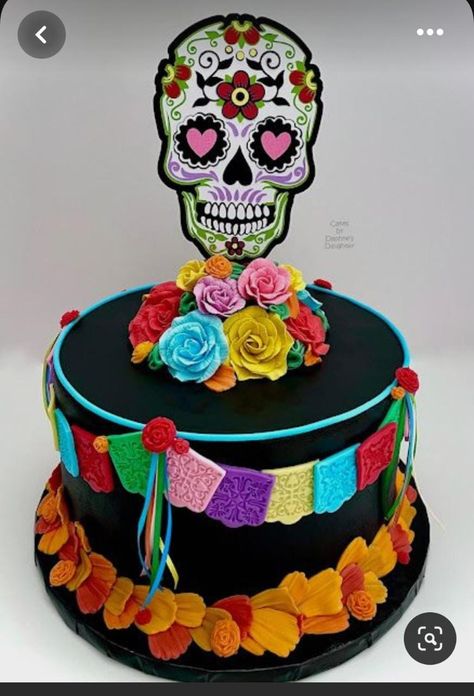 Day Of The Dead Cake Ideas, Skull Cake Ideas, Coco The Movie, Sugar Skull Birthday, Sugar Skull Cakes, Sugar Skull Party, Day Of The Dead Cake, Skull Cupcakes, Ender 3 V2