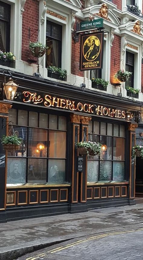 The 5 Most Famous Pubs in London London Pub Aesthetic, Vintage Store Fronts, Pubs In London, Puzzle Pictures, London Itinerary, Southern House, Unusual Buildings, London Pubs, Sims 4 Ideas