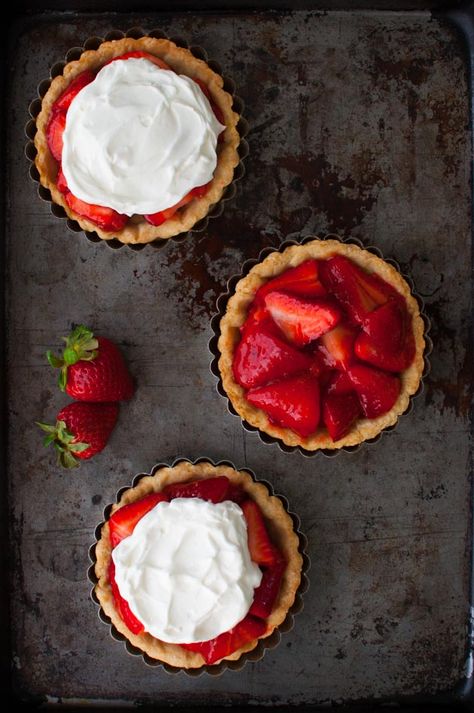 Strawberry Tarts Mini, Fresh Strawberry Glaze, Small Pies, Strawberry Pies, Strawberry Tarts Recipe, Strawberry Tarts, Mini Tart Recipes, Strawberries And Whipped Cream, Tea Desserts