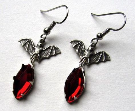 Vampire Items, Elegant Earrings Silver, Vampire Steampunk, Vampire Accessories, Silver Elegant Earrings, Steampunk Medieval, Vampire Earrings, Vampire Jewelry, Goth Victorian