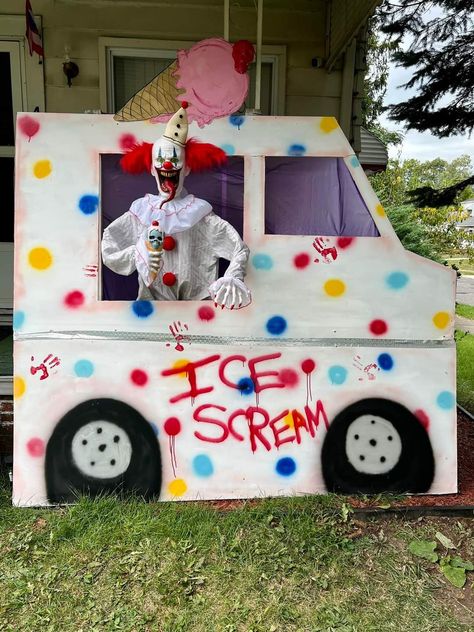 Clown Scene Haunted House, Clown Halloween Yard Decorations, Clown Theme Halloween Decor Outdoor, Diy Haunted Carnival, Halloween Carnevil Ideas, Creepy Clown Halloween Decorations, Witch Scenes For Halloween, Monster Mash Trunk Or Treat, Trunk Or Treat Ideas For Cars Scary