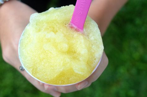 Recipe for Homemade Pineapple Water Ice Just 3 ingredients Copycat Rita's Water Ice Make Philadelphia Style Water Ice At Home Water Ice Recipe, Italian Ice Recipe, Shaved Ice Recipe, Ice Recipe, Super Bowl Menu, Icee Recipe, Custard Ice Cream, Pineapple Water, Homemade Detox