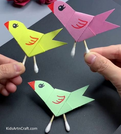 Easy to Make Unique Paper Crafts for Kids Bird Paper Craft, Instruções Origami, Preschool Arts And Crafts, Hand Crafts For Kids, Handmade Paper Crafts, Bird Crafts, Diy Paper Crafts Decoration, Diy Crafts Paper Flowers, Origami Crafts Diy