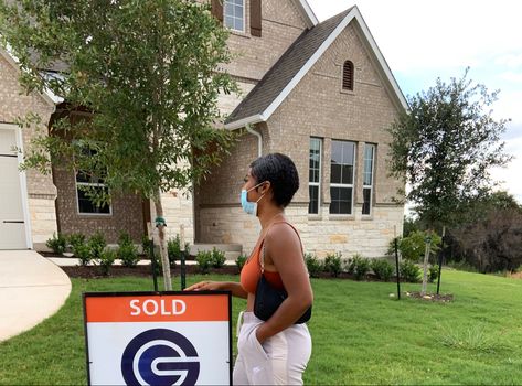 New Home Black Woman, Black Home Owner, Homeowner Vision Board, New House Black Woman, Home Ownership Vision Board, Real Estate Black Women, New House Vision Board, Black Couple Buying First House, Apartment Keys Black Woman