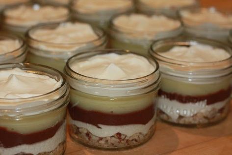 Mini Mason Jar Food Ideas, Ninja Professional Plus Kitchen System Recipes, Mason Jar Pies Recipes, Desserts You Can Make Ahead Of Time, Small Mason Jar Desserts, Dessert In Mason Jars, Desert In A Jar, Mason Jar Deserts, Desserts In A Jar