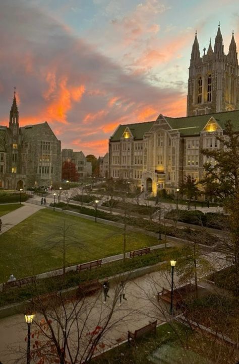 Boarding School Campus Aesthetic, Uw College Aesthetic, Georgetown University Campus, Prestigious College Aesthetic, College Aesthetic Building, Boston College Campus, Aesthetic College Campus, Babson College Aesthetic, Usa College Aesthetic