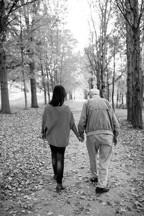 Fathers Daughter Pictures, Father And His Daughter, Father Daughter Asthetic Picture, Father Daughter Photos Aesthetic, Father Daughter Pictures Aesthetic, Father With Daughter, Papa And Daughter, Grand Father, Daughter Father Pictures