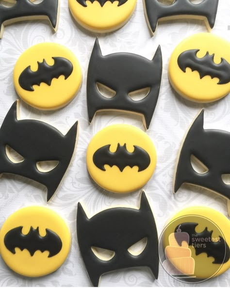 Batman Cookies, Batman Themed Birthday Party, Batman Birthday Cakes, Superhero Cookies, Icing Glaze, Batman Decor, Superhero Birthday Cake, Batman Theme, Batman Cake