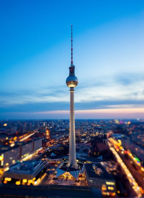 Berlin skyline with the Fernsehturm. #Berlin #Germany Berlin Skyline, Checkpoint Charlie, Berlin City, Things To Do In London, Travel Images, City Break, Berlin Germany, Germany Travel, Wonderful Places