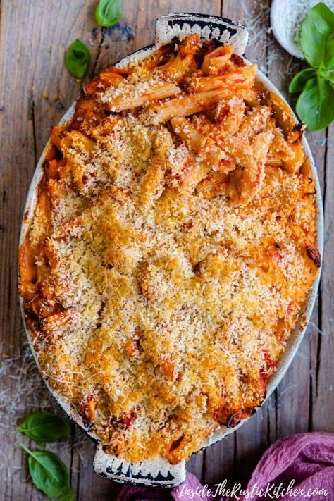 Pasta al Forno made with a rich tomato sauce, penne pasta, taleggio cheese and topped with crunchy breadcrumbs.| Baked Pasta | Italian Pasta Bake | #pasta #Italianfood Italian Pasta Bake, Baked Pasta Recipes Easy, Bake Pasta, Tomato Pasta Bake, Taleggio Cheese, Pasta Bakes, Week Meals, Baked Penne, Miele Dishwasher