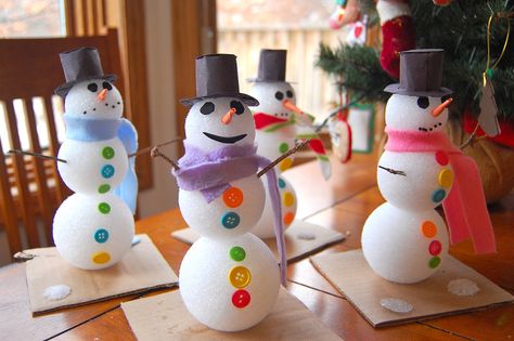 Snowman Styrofoam Balls, Styrofoam Ball Snowman Diy, Styrofoam Ball Snowman, Styrofoam Snowman, Styrofoam Ball Crafts, Styrofoam Crafts, Frosty Snowman, Ikat Bag, Holiday Snowmen